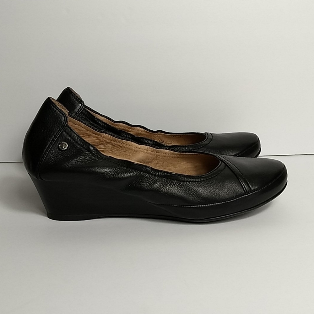 Nurture Black Leather Scallop Low Wedge Size 8.5M